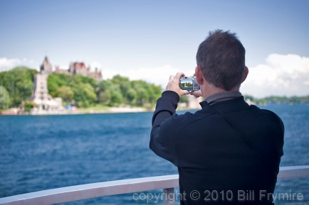 tourist-take-photo-1000-islands.jpg