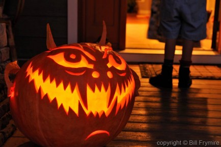 jack-o-lantern-halloween-child-door